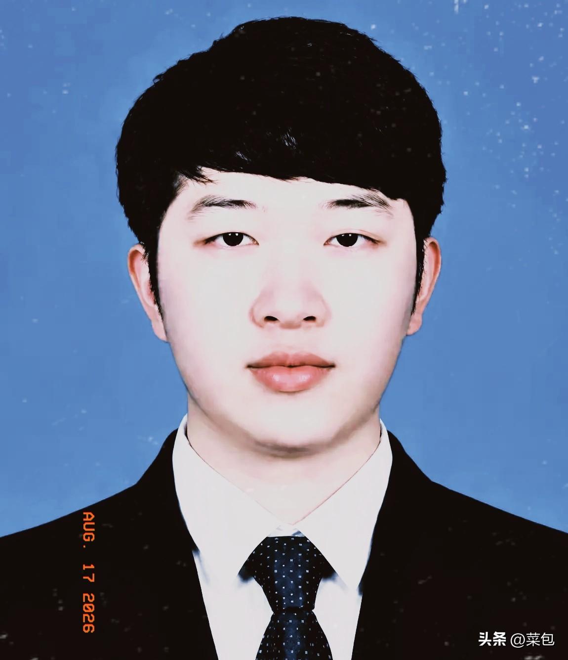 泪目，他叫韦仲谋，1994年出生，广西荔浦市人民医院骨科医生。

2023年9月
