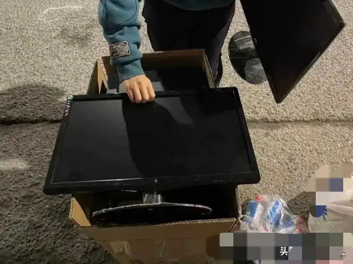 河南，女生被一游戏工作室拖欠1个月工资，多次讨要未果后，又得知对方准备转让，和爷