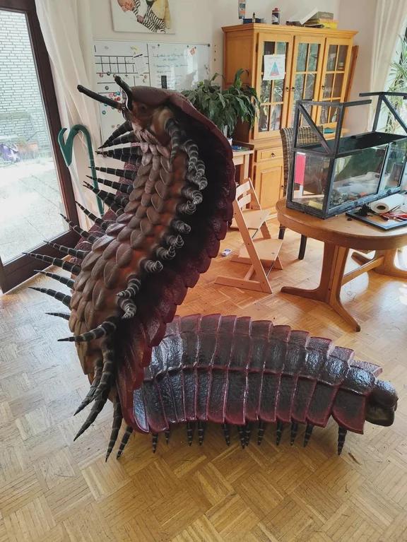 这是节胸蜈蚣（Arthropleura）的3D打印复原模型，它是已知存在过的体型