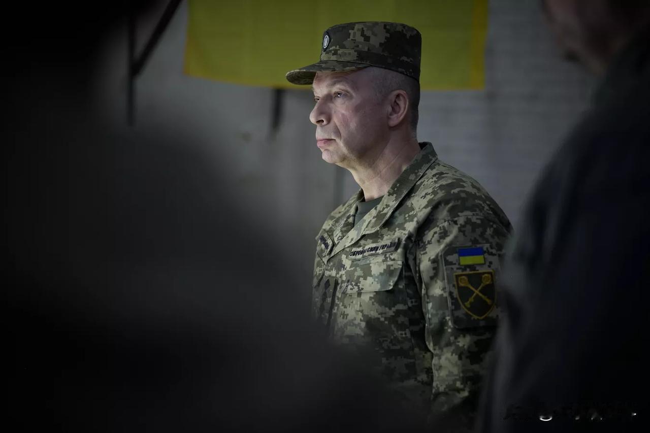 【最新消息：乌军总司令近期视察了苏梅地区的指挥所】
莫斯科时间2025年12月7