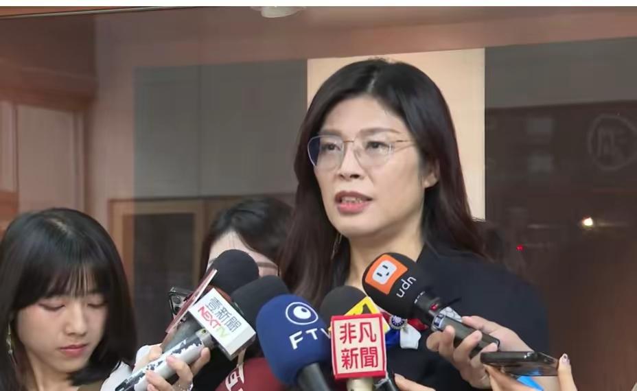 11月1日郑丽文演讲让台下马英九几度哽咽，演讲内容确实很能抓住国民党痛点，从“让