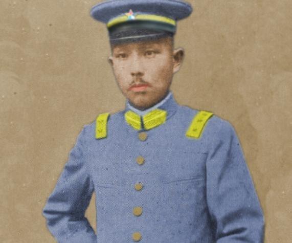 93岁杨森临终拉住17岁姨太的手，说他人生最大的心愿是体验一次皇帝般的生活！
1