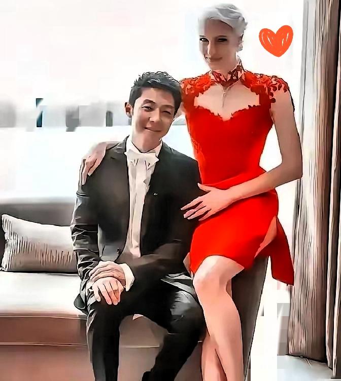 八年前，亿万豪门千金李白执意要嫁给撒贝宁，而与父亲决裂，八年后，李白终于明白，自