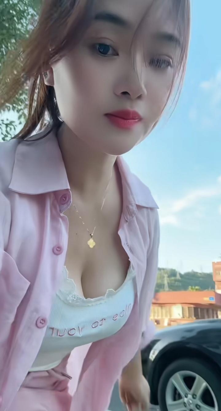 粉嫩穿搭，甜美少女心，日常穿搭指南。你见过最美的笑容是什么样的? 纯真少女风穿搭