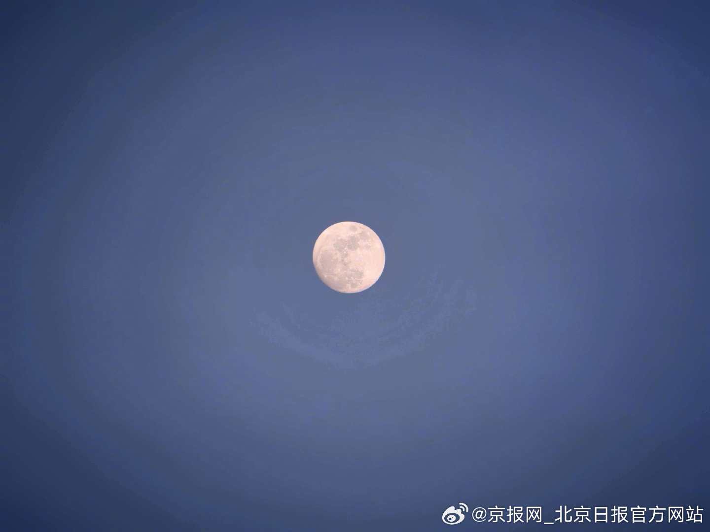 【#北京一轮圆月奏响5月序曲#】#2026已经过去三分之一了# 4月30日，4月