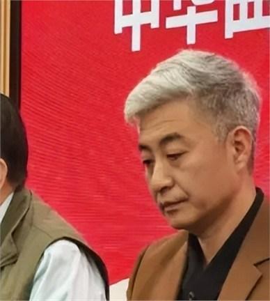 昨天看到新闻说周炜当选中华曲艺学会会长了？

行业里都在恭喜，可网上骂声一片，全