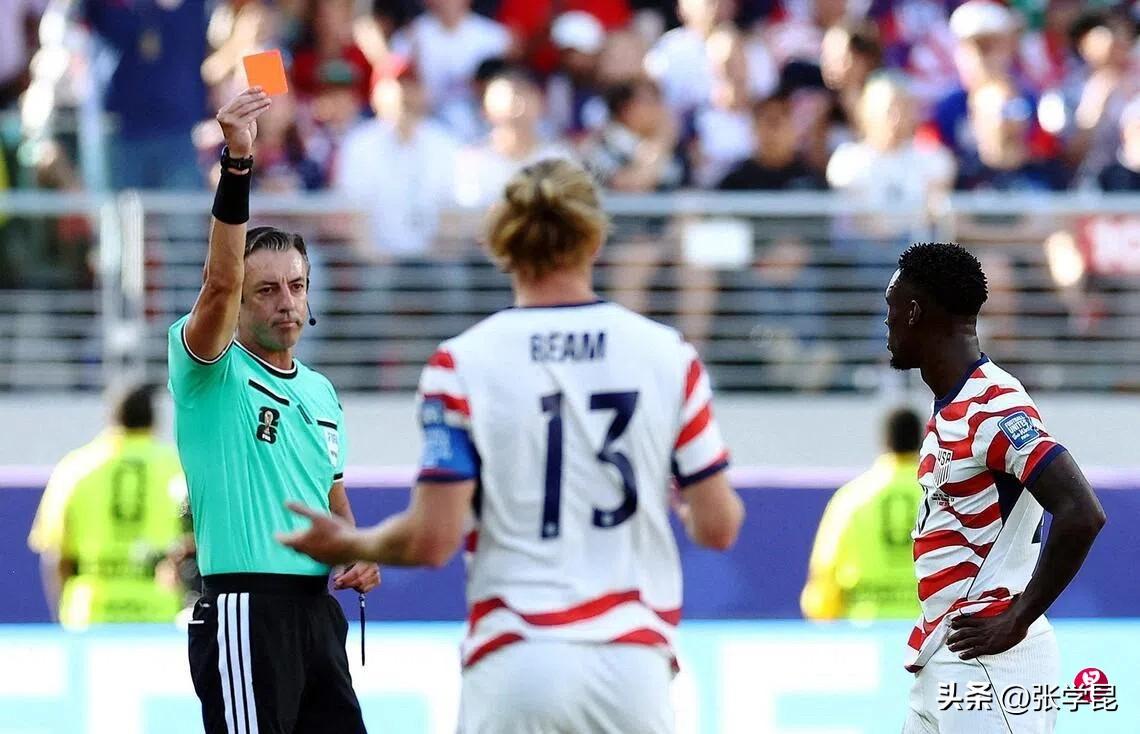 联合早报今天报道：“在美国总统特朗普介入下，国际足联（FIFA）在新加坡时间星期