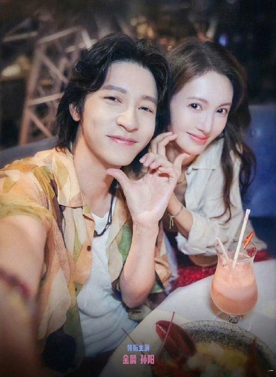 骗骗喜欢你男帅女美  浪漫喜剧，治愈心灵 《骗骗喜欢你》作为一部浪漫喜剧电影，不