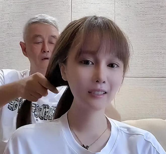 赵本山女儿球球患重度抑郁症，伴随躯体化症状。其早在16岁就患上抑郁症，曾遭遇网络