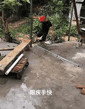 这下知道安全帽的重要性了...
家鼠们～
出行一定要戴好安全帽啊
