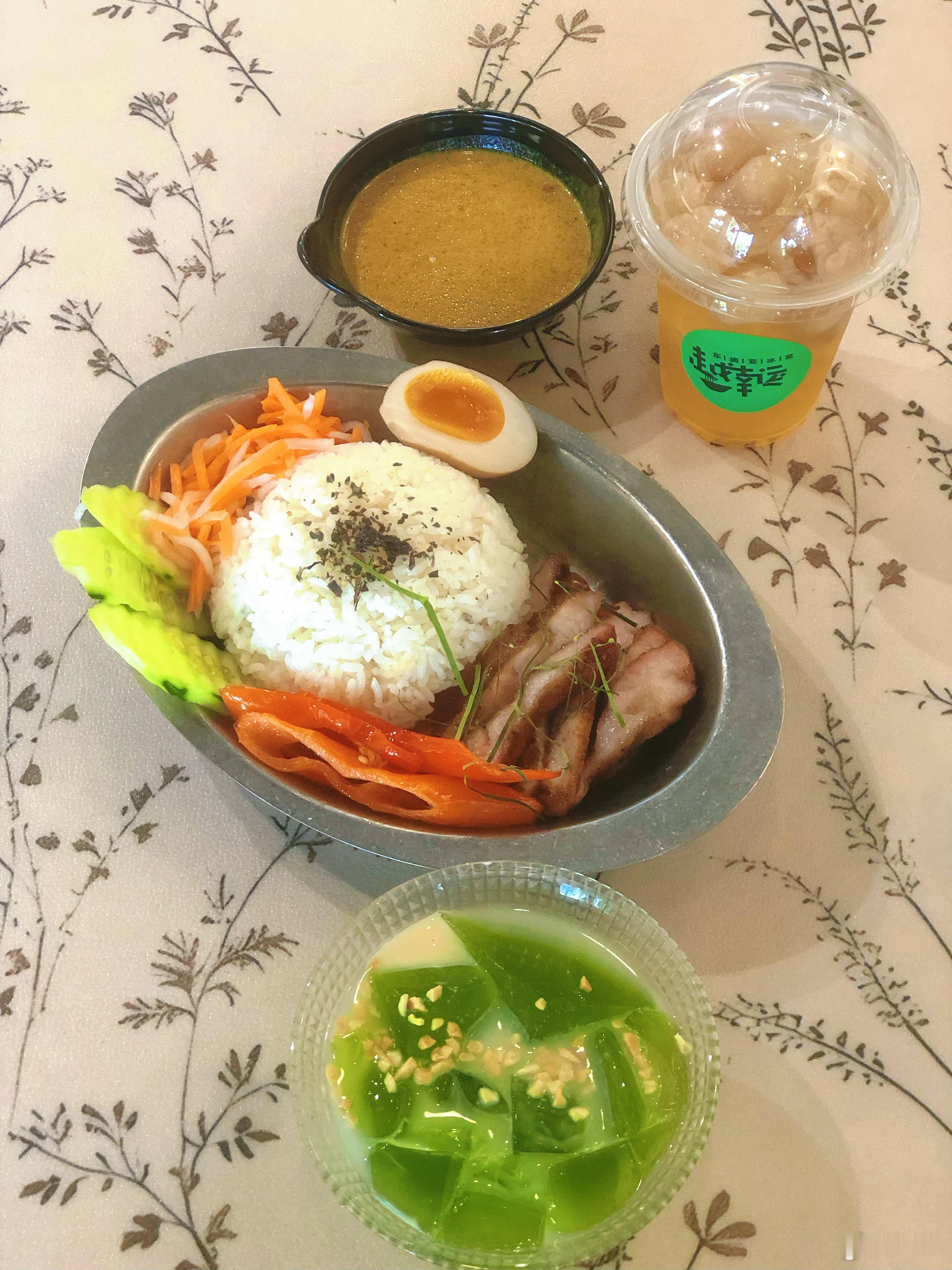 美食探店 一家值得反复打卡的越南风味餐厅，越南河粉、咖喱饭以及各式风味小吃饮品，