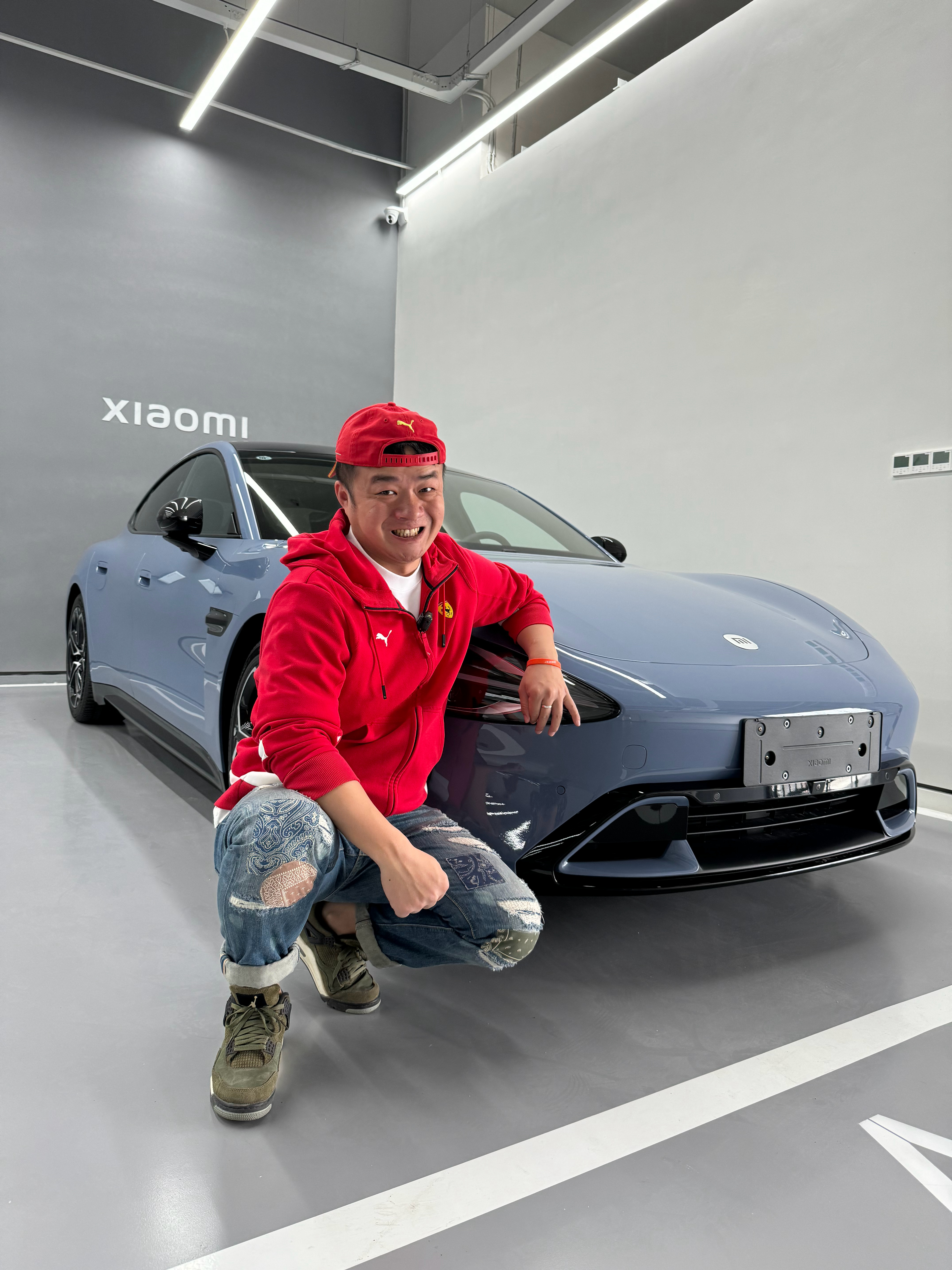 昨天去看了小米SU7实车，还是我定的雅灰（图3）最合我胃口。还是决定不买小破站网
