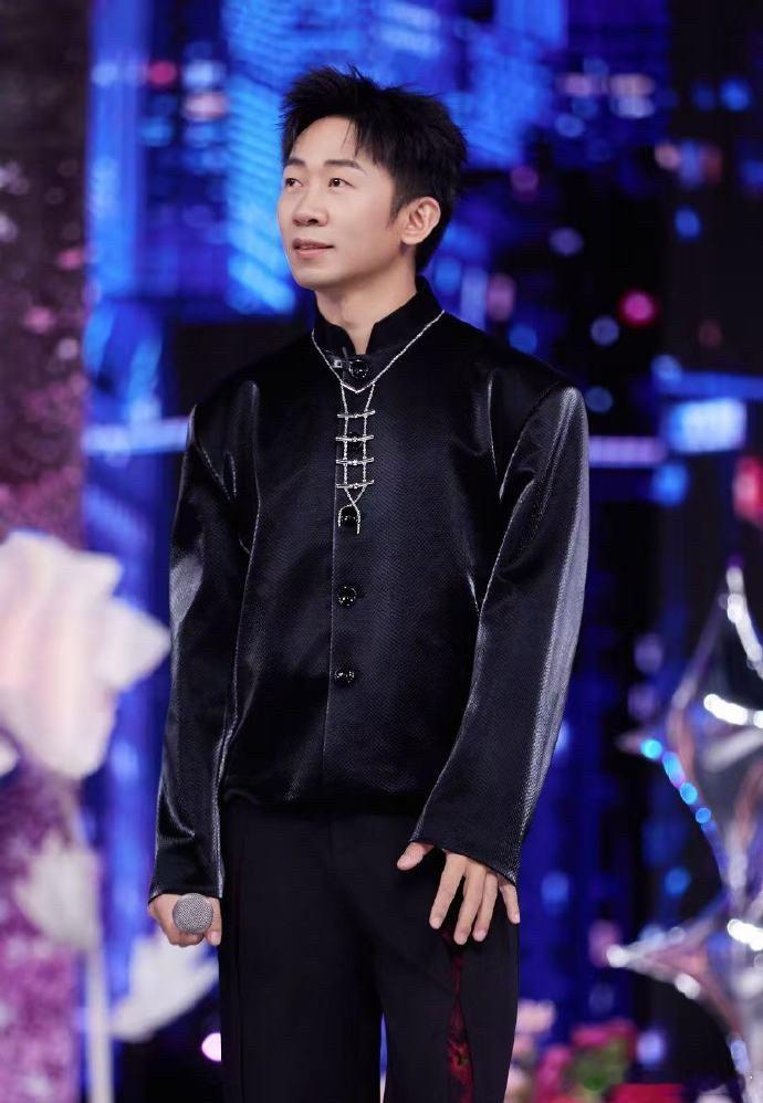 杨迪你就宠范丞丞吧杨迪和范丞丞虽是损友，但是这个也宠了！杨迪你舅宠他吧你好星期六