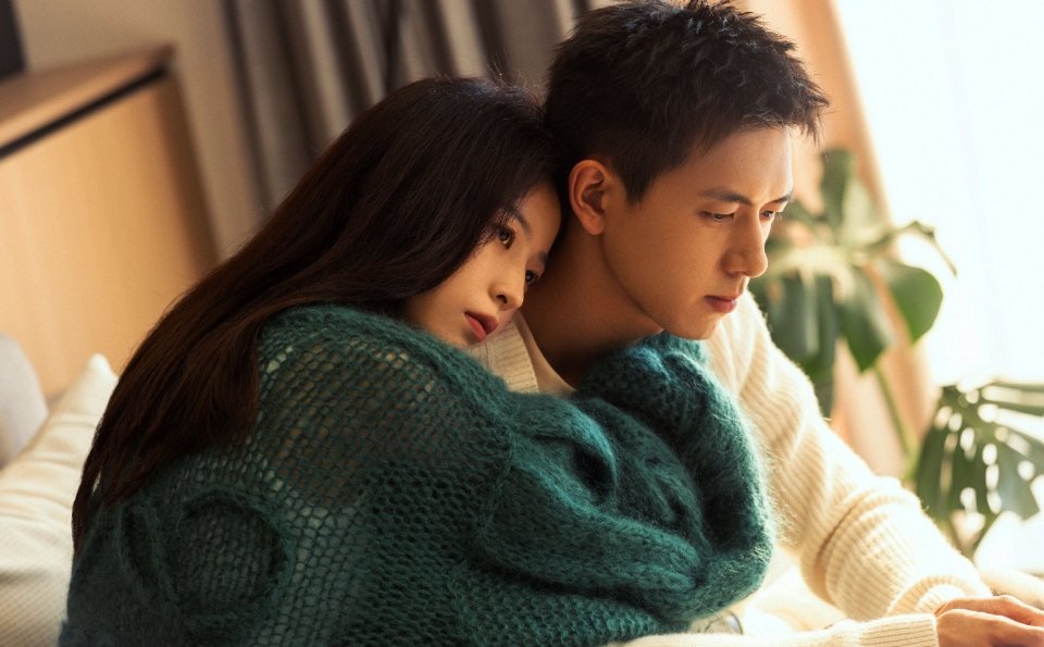 李现、周雨彤主演的#春色寄情人#，你们有在看的吗？感觉怎么样[举手] ​​​