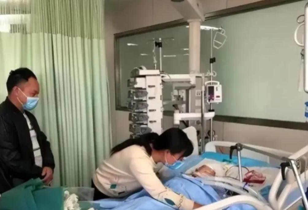 [微风]2022年，高三女生在高考前，在家吞药而亡，父母忍痛把她的器官全部捐出来