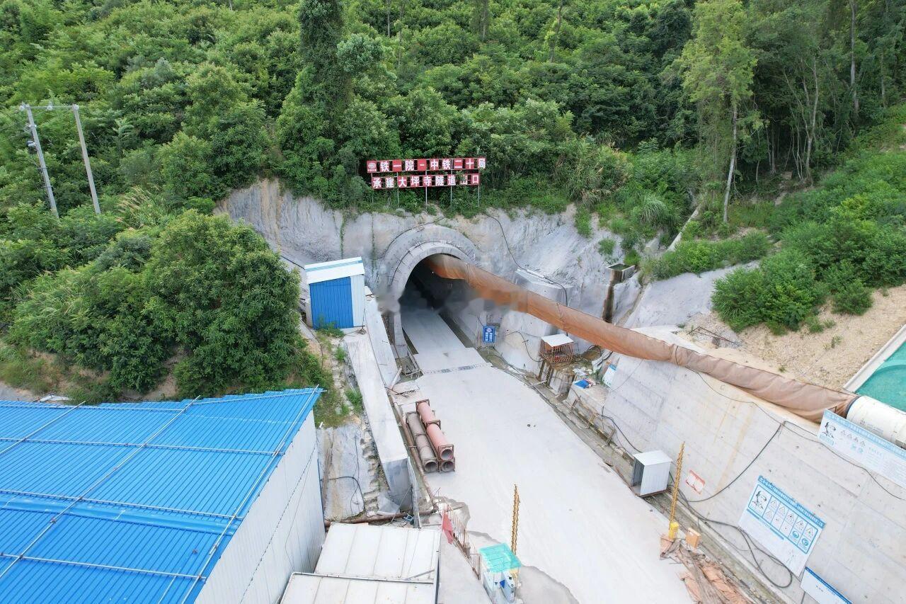 福州港后铁路项目大坪寺隧道顺利贯通 