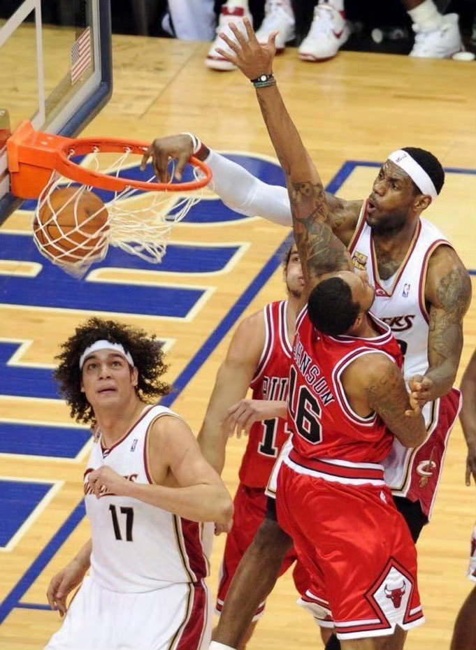 骑士詹姆斯nba 那时候的头发还很茂密[doge] ​​​