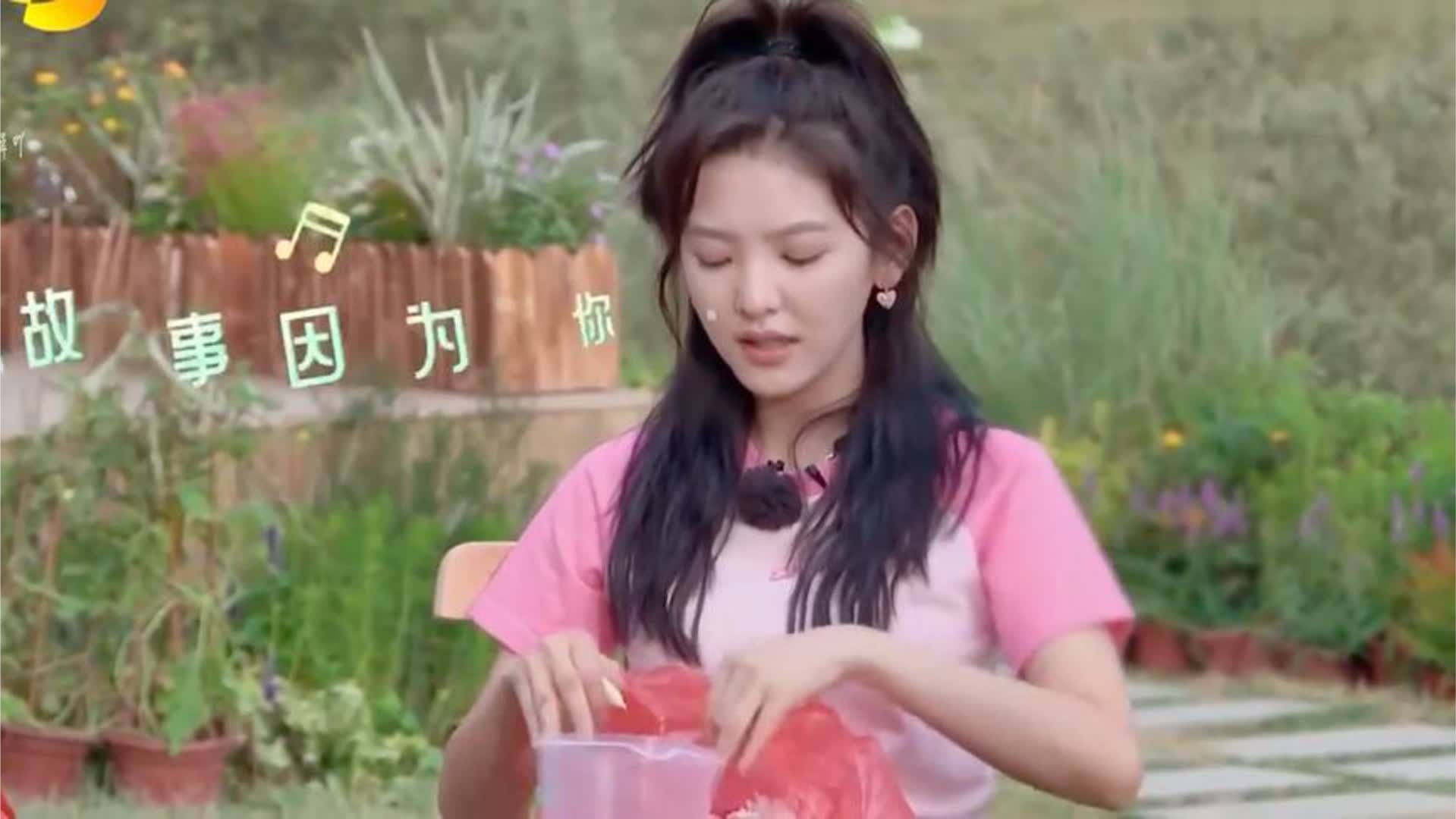 章若楠一开口唱歌，黄晓明听了一脸错愕：唱歌水平跟你脸不太匹配