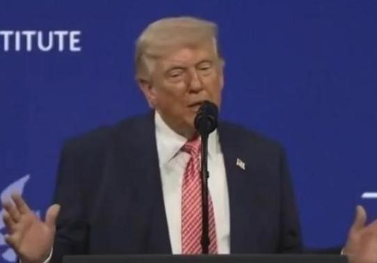 特朗普曾警告全世界：你们可以不喜欢中国，甚至你们也可以不尊重中国，但是你们不得不