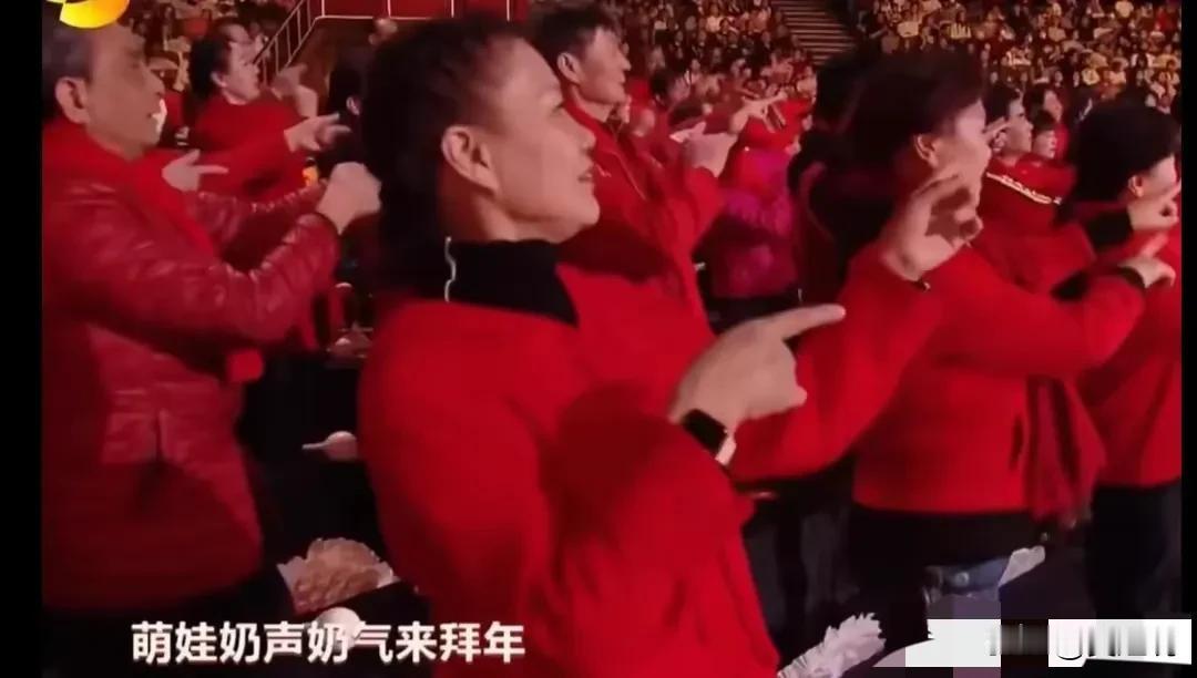 湖南卫视春晚想玩点新花样，结果“科目三”梗一出场，网友们直接翻白眼。

有人说：