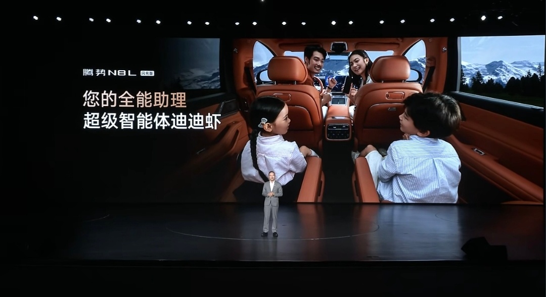 安全旗舰说一不二，腾势N8L作为最灵活的大型豪华SUV，搭载云辇A闭式双腔空悬、