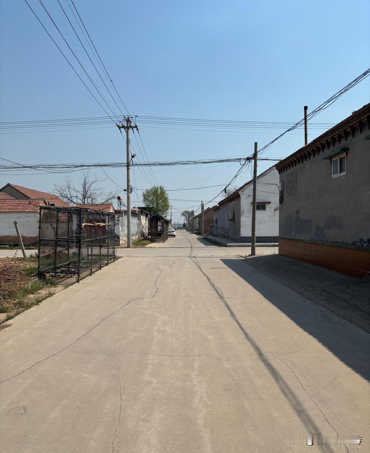 今天才大年初五，农村已经非常冷清了，其实这种情况从初二就开始了，只不过前两天还能