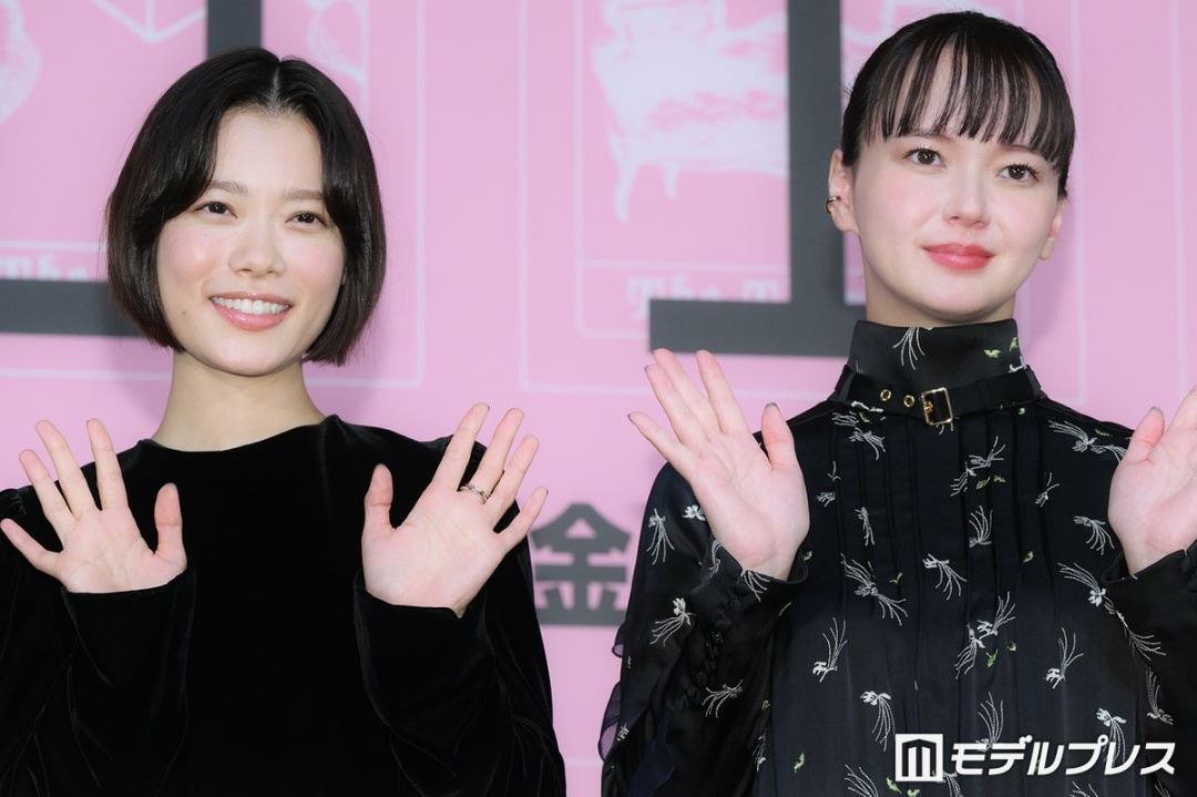 日娱新闻多部未华子 演员杉咲花和多部未华子于6月9日在东京都内举行的Prime 