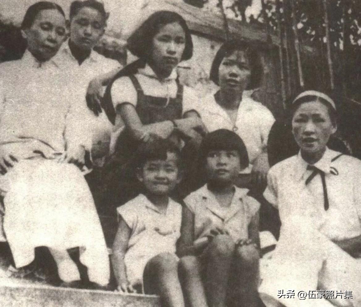 1936年，林徽因和家人于香山的合影，左一是母亲何雪媛，左二是三弟林恒，左三妹妹