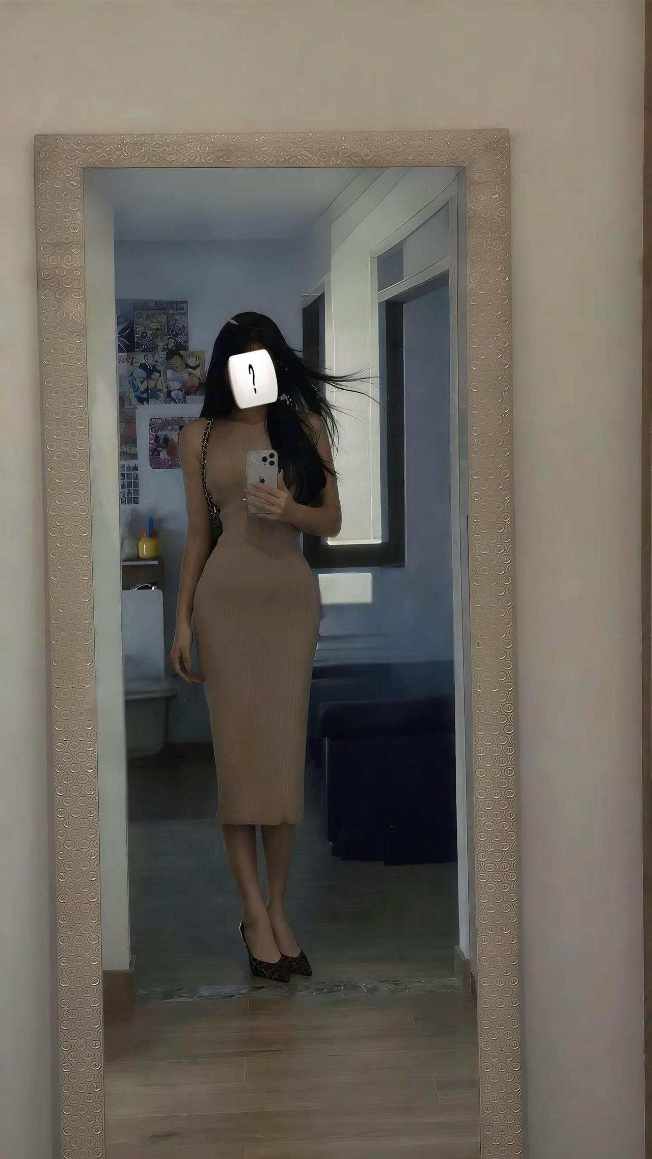穿点女人穿的裸色连衣裙