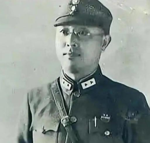 1949 年，国军中将张轸率 2.5 万人起义，毛主席知道后，立即给萧劲光发电：