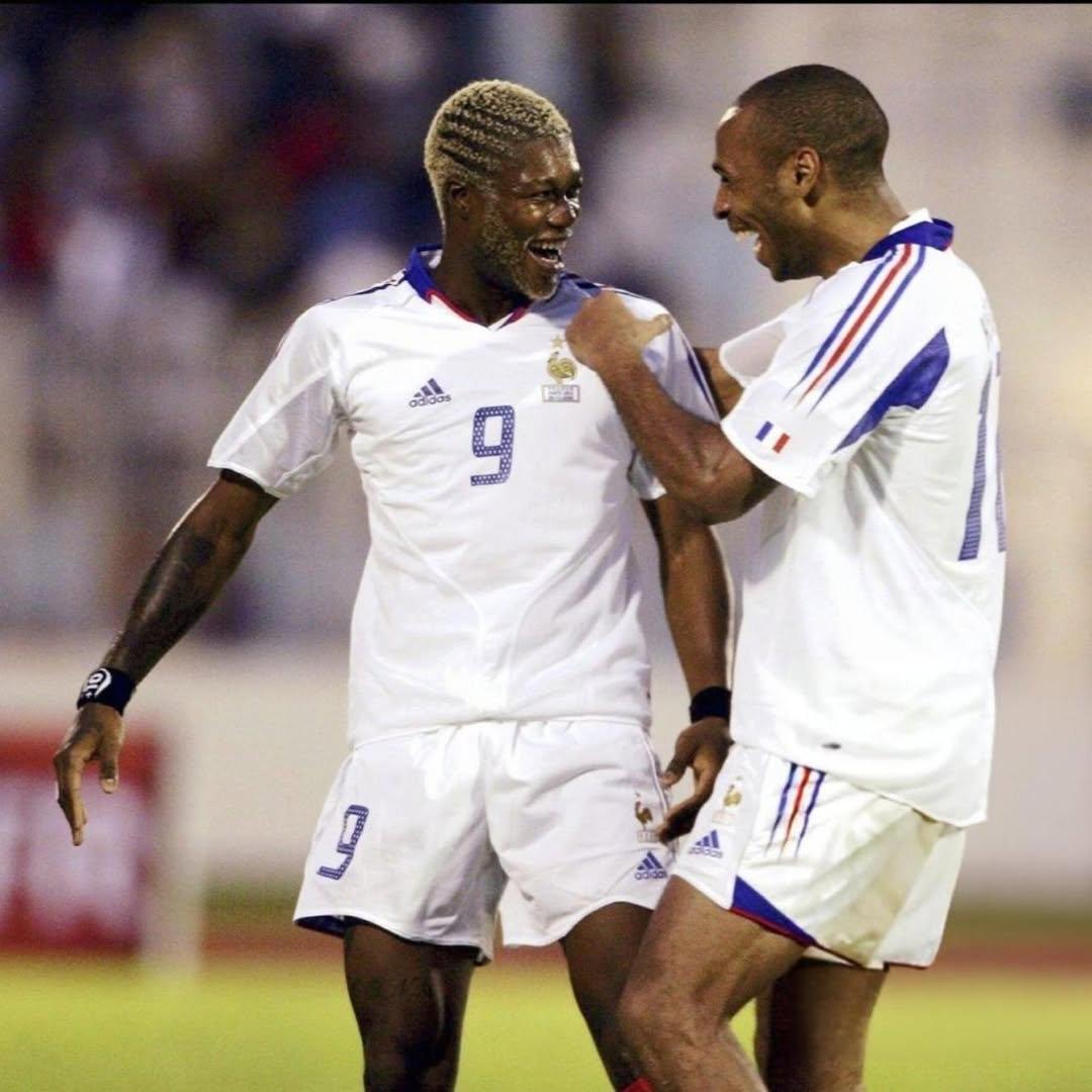 原本，他是要和亨利一起，站在2006年世界杯锋线上的人。

那时候的西塞，是法国