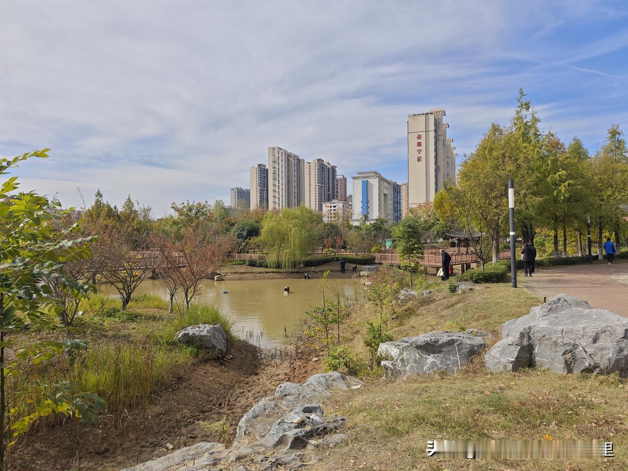 和前男友在一起半年，他家来提亲了，因为彩礼闹崩了，我给他了半年时间他都没解决事情