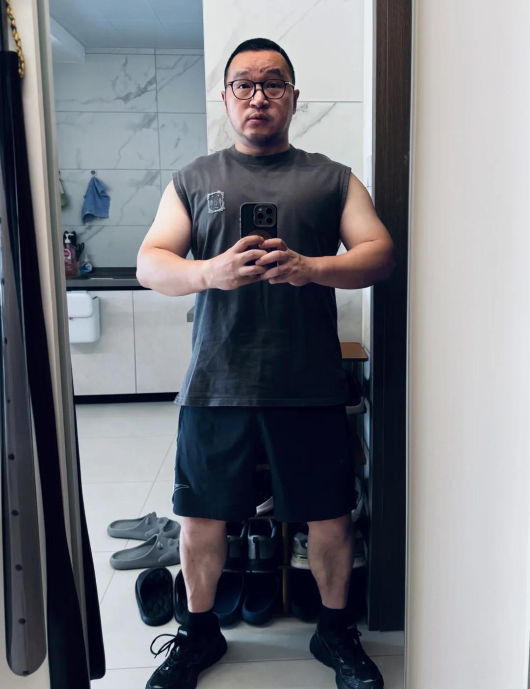 周末，咋玩？
强壮的男人 憨厚老实人