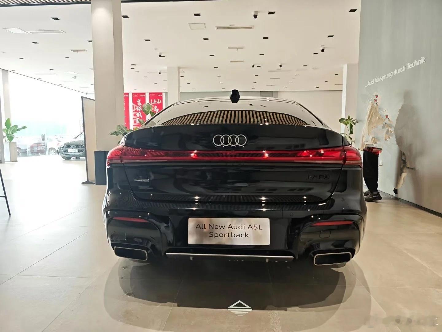 汽车[超话]  全新一代上汽奥迪A5L实车到店：全新一代上汽奥迪A5L实车到店，