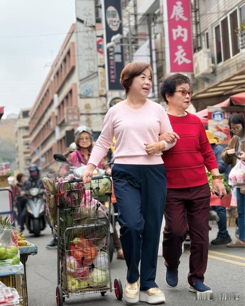 国民党立委、台中市长候选人杨琼璎，今（16日)在脸书发文表示，今天除夕终于不要再