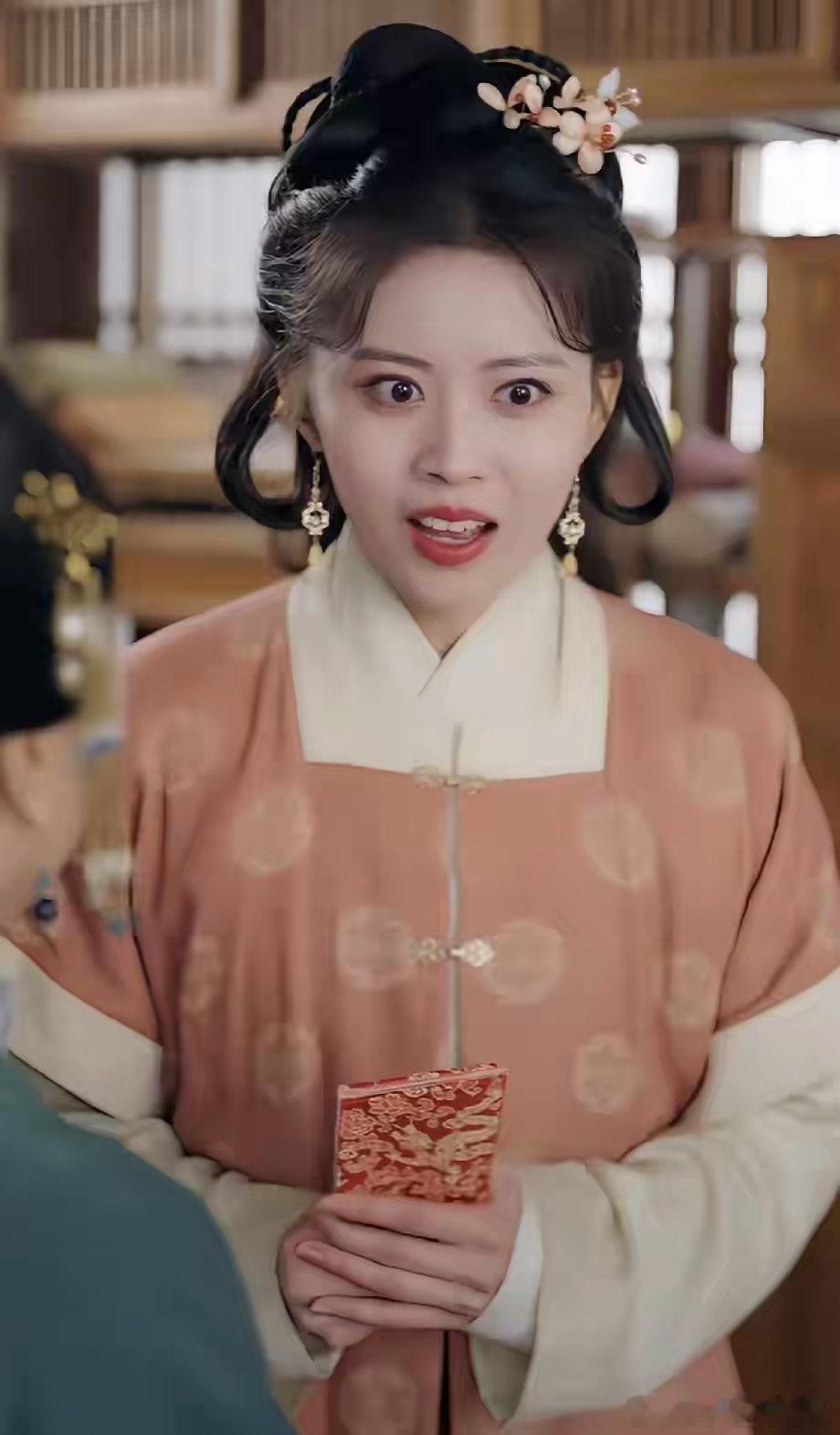 这位演员是听花岛御用女配呀[捂脸]殊晗煜，已经在好多剧里看到她了，大部分都是听花