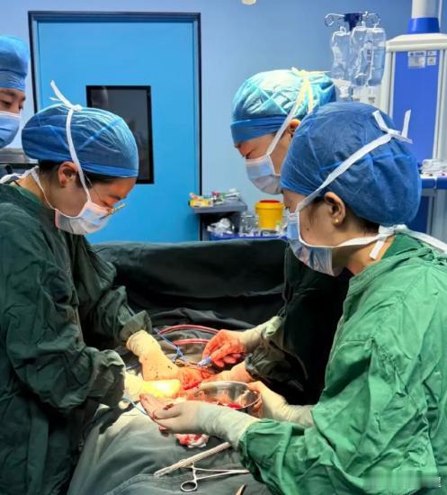台州援青医疗队为危重孕妇抢回生机青海茫崖孕妇宫外孕大出血危在旦夕，台州援青医生火