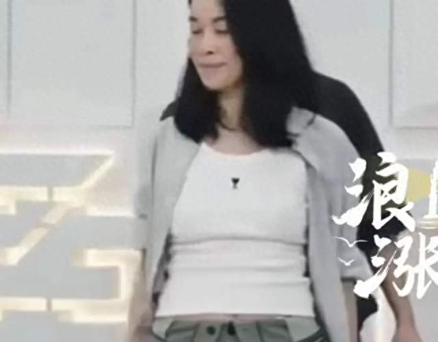 59岁那英又火出圈，身材像20多岁，自爆十年前开始跑步撸铁普拉提