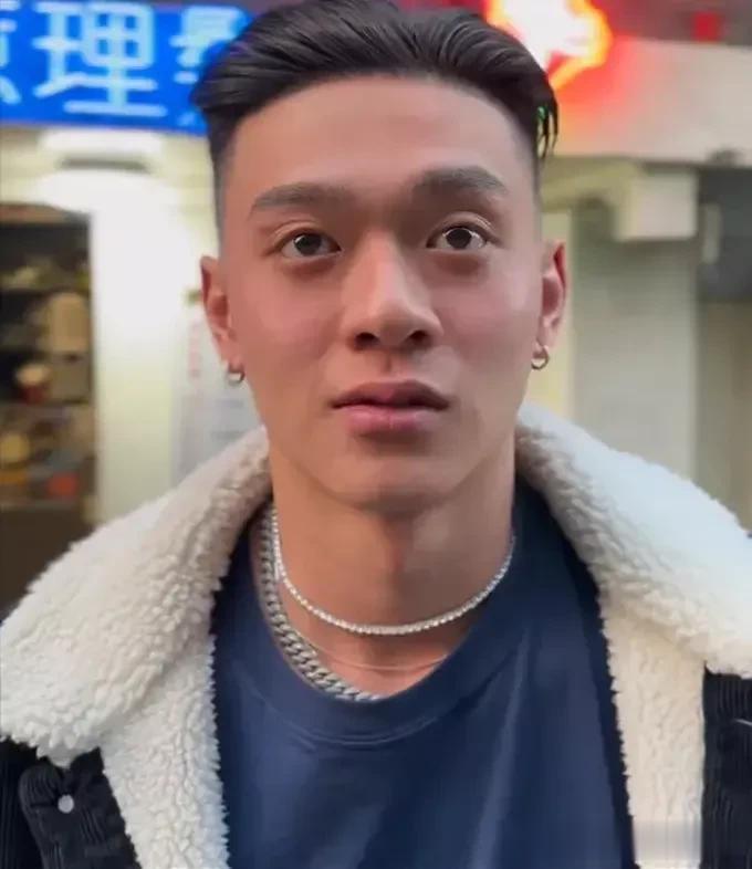 陈宝莲的儿子长大了，长得高大英俊。

2002年3月31日，著名明星陈宝莲从24