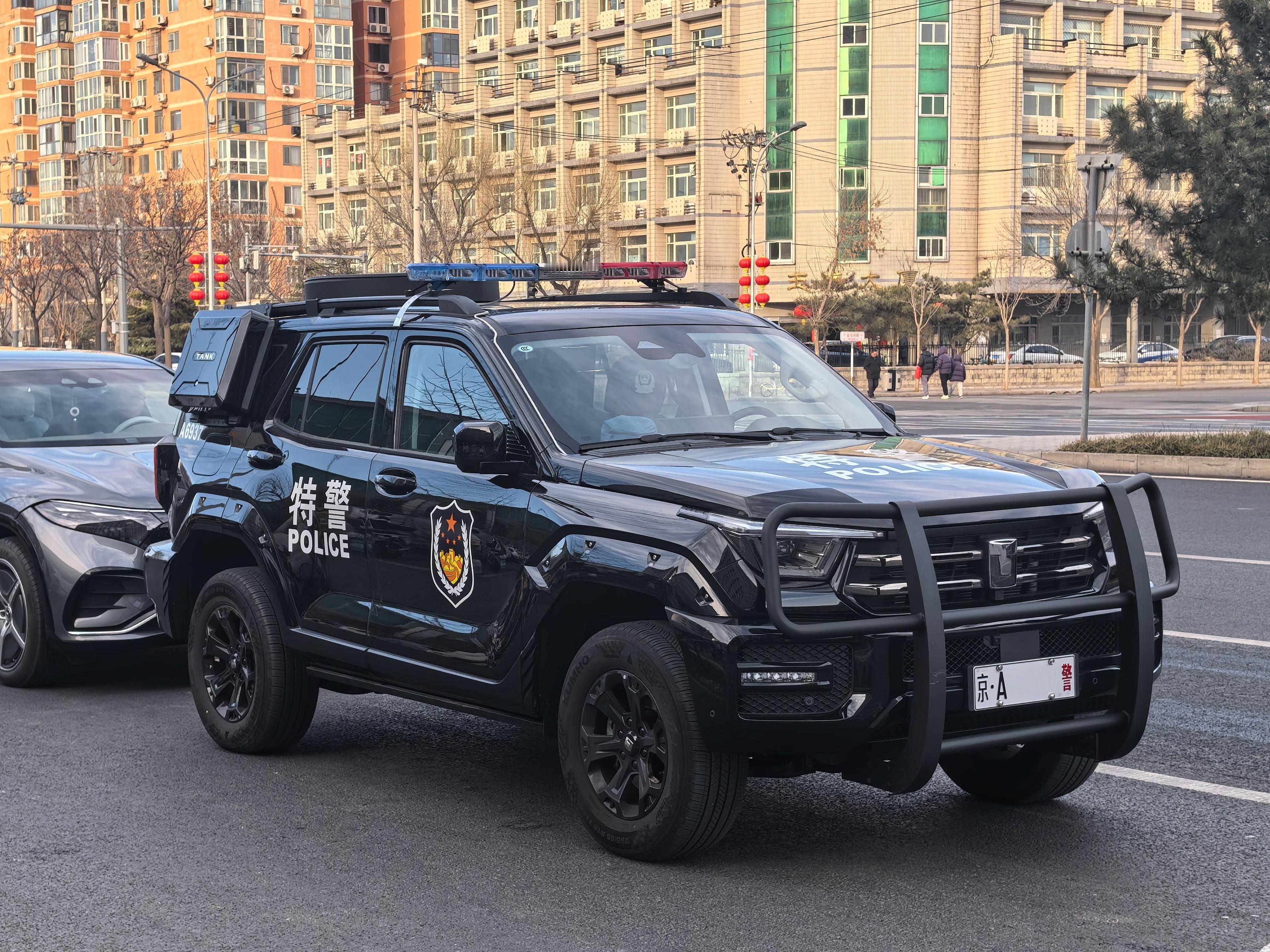 特殊车辆  坦克400特警车 