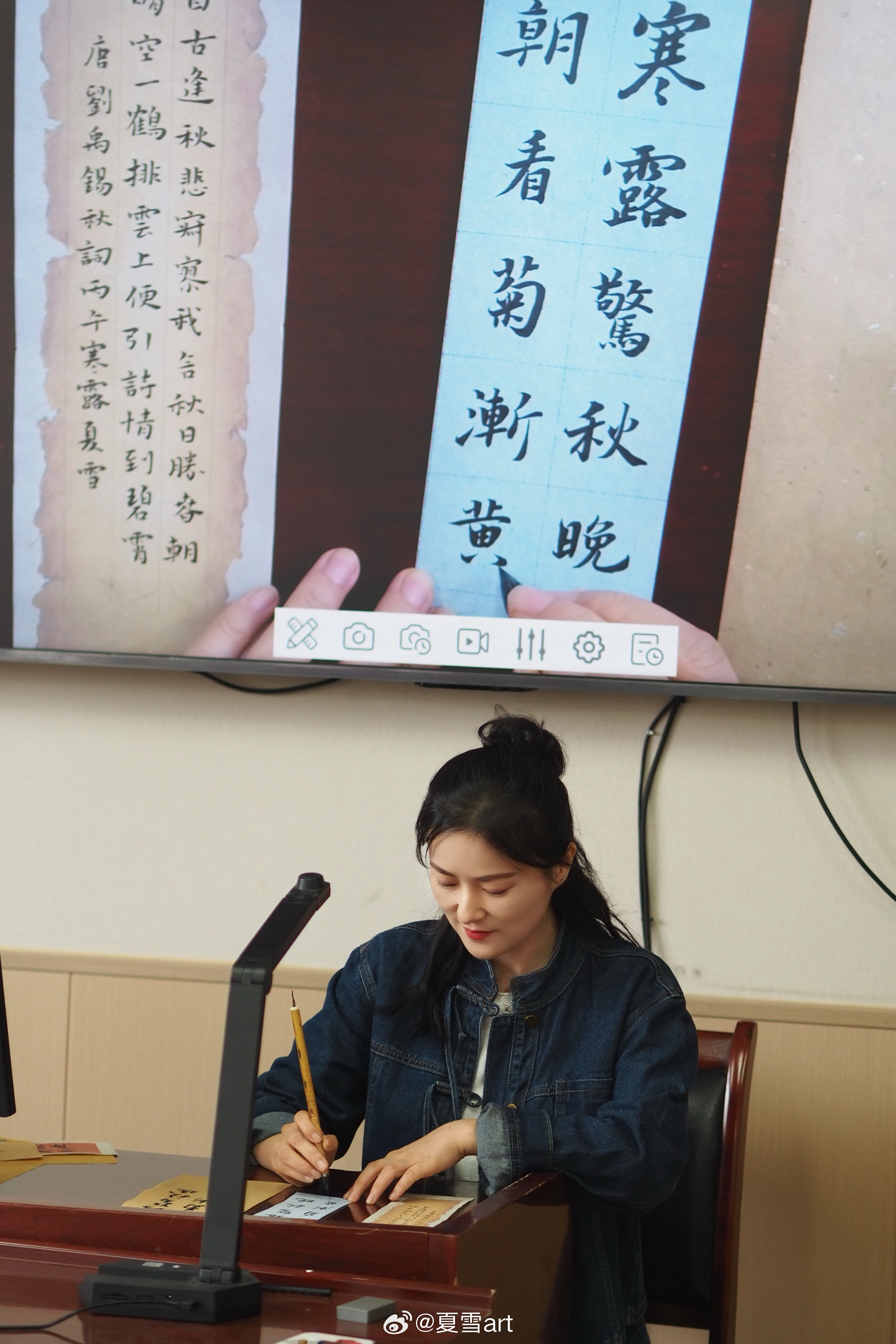 秋至寒露，木叶泛黄。把节气写进字里，于书法课堂，寻得内心的宁静。  ​​​