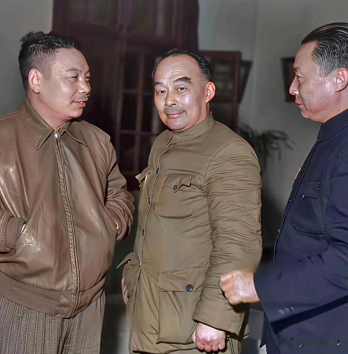 1949年的老照片，四个要员的最后合影，背后藏着哪些秘密。
最近翻到一段历史资料