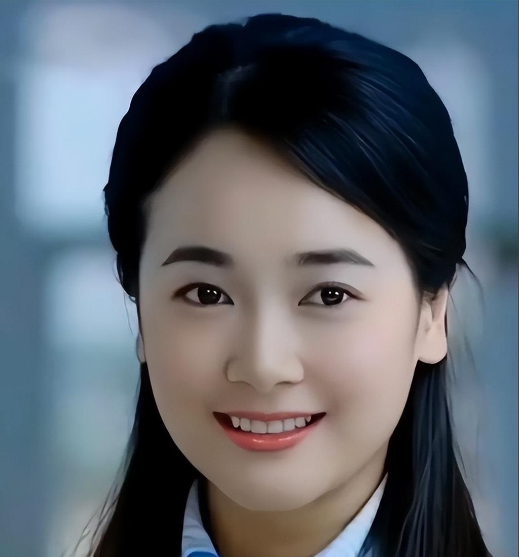 左小青坦诚分享自己的婚姻故事，丈夫年长她近二十岁，从事商业工作。

十年婚姻始终