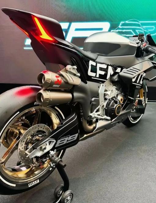 选购避坑：看好春风 V4 SR-RR，下单前一定要想清楚这几件事
2026 摩博