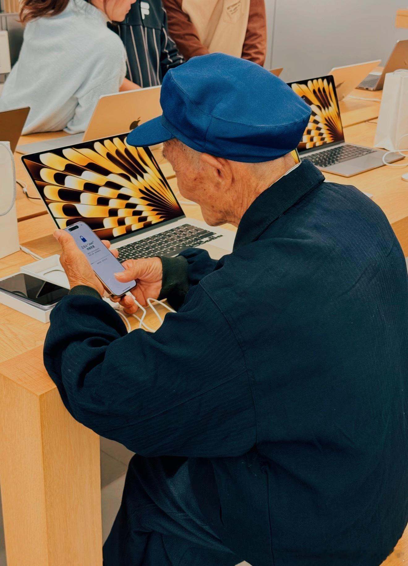 我想你喜欢这个品牌肯定是因为它有点与众不同的吸引力。 