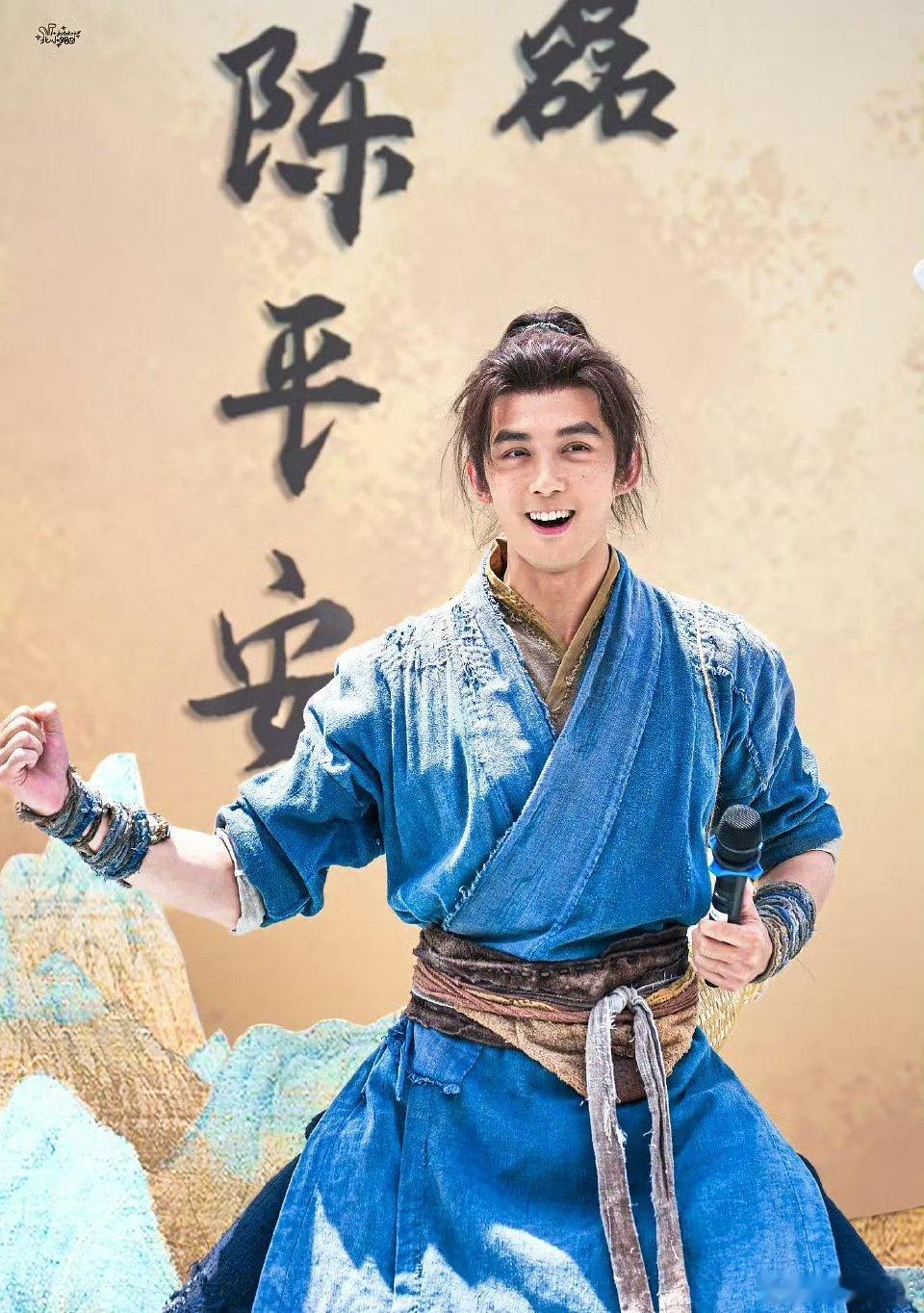 吴磊剑来杀青现场人气吴磊剑来杀青现场 万众簇拥不负热爱！吴磊杀青现场氛围感拉满，