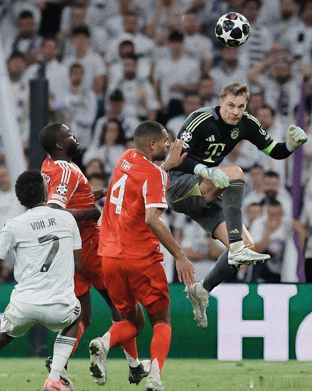 诺伊尔梦回巅峰！拜仁客场击败皇马，欧冠首回合占优欧冠强强对话，这场对决没有剧本，