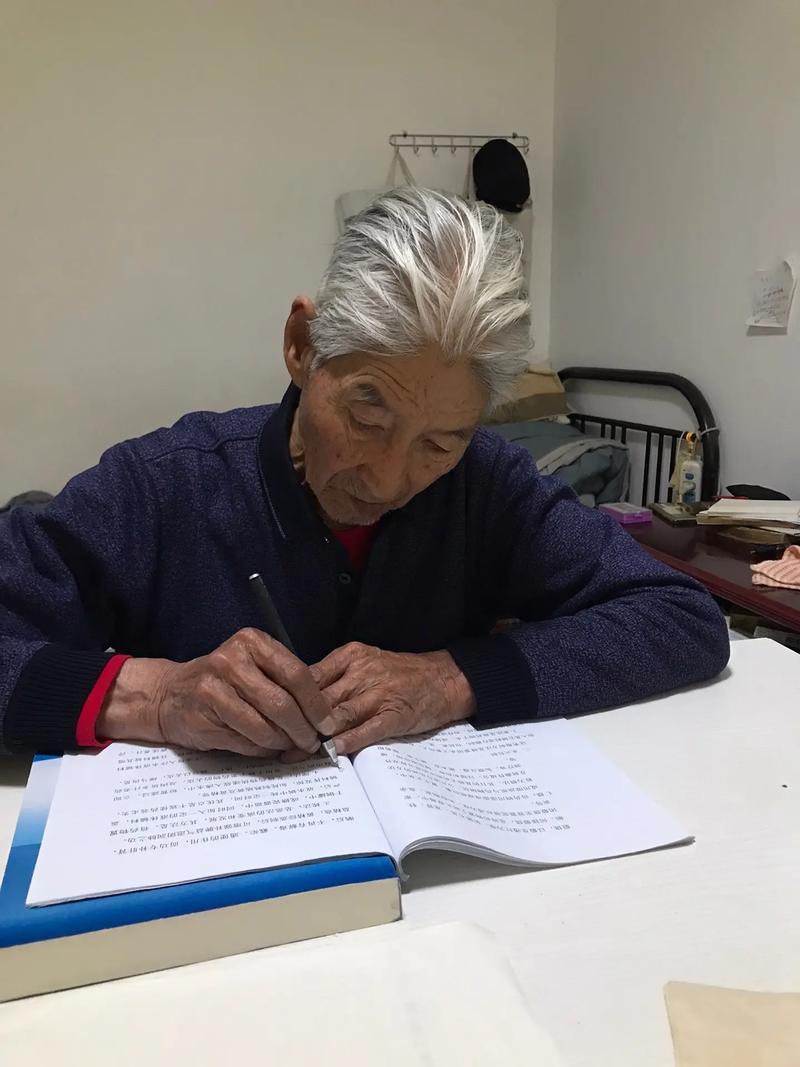 现在头条上平台的新奇事越来越看不明白了，每天费九牛二虎之力，用心自编自导小文几篇