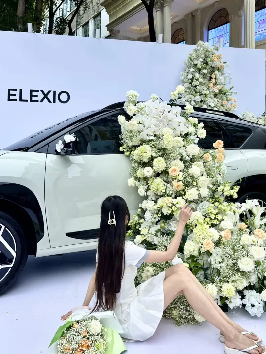 巨出片！💕成都街头惊现浪漫玫瑰瀑布车！