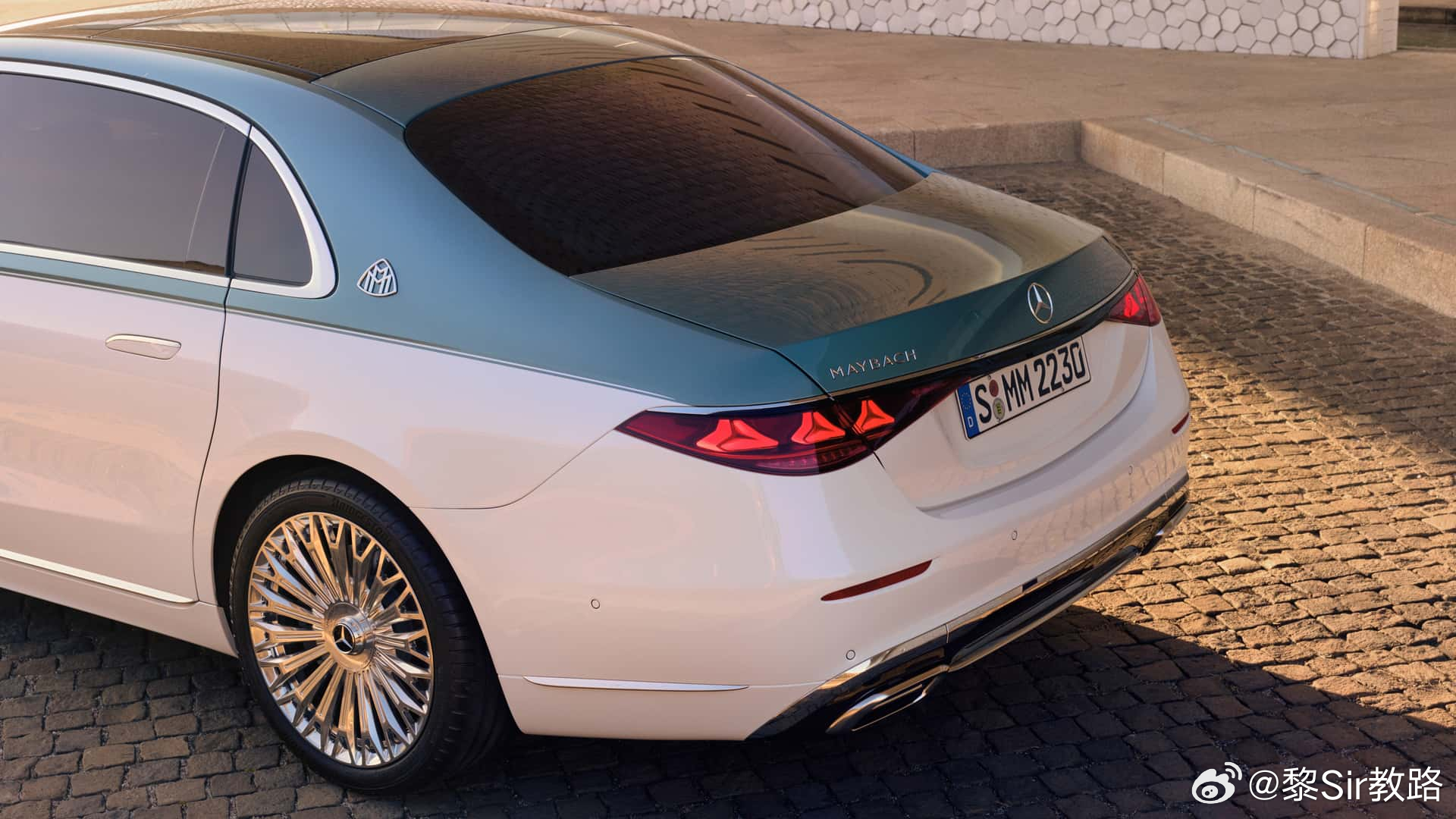 你不要和我说什么几个电机千匹马力，在V12面前都不是事。特别是迈巴赫S680下个